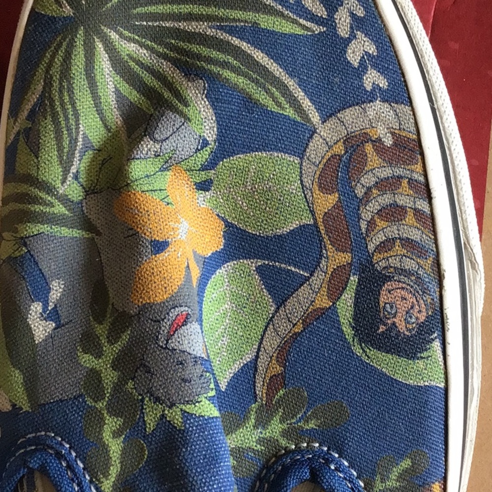 Vans Disney limited edition highly collectible jungle book sneakers tennis shoe - Picture 5 of 6